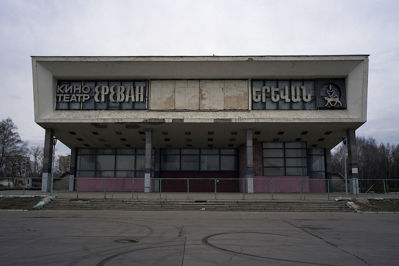 Illustration for article titled A Photographic Tour of Russia's Disappearing Soviet-Era Cinemas